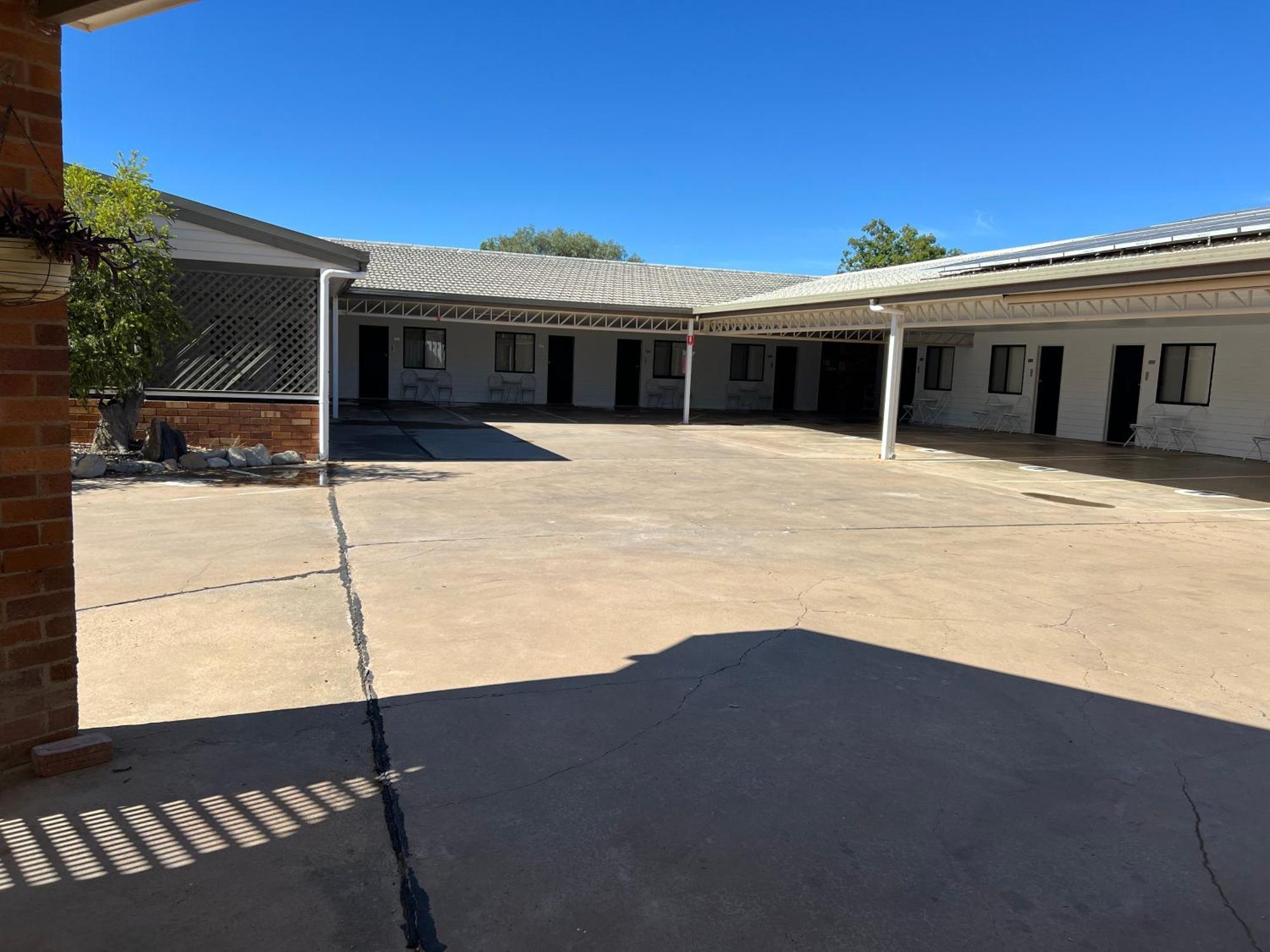 Abajaz Motel-Central-King Bed-Shaded Parking Longreach Exterior foto